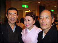 左から　伸治／神田陽子師匠／笑遊師匠 8月31日　芸術協会７５周年記念パーティー　　浅草ビューホテルにて